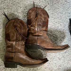 Ariat - tassel snip toe cowboy boots
